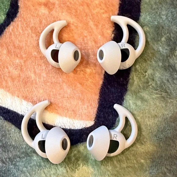 New BOSE QCEarbuds headphones AirPods wireless Bluetooth earbuds electronics - Picture 6 of 12